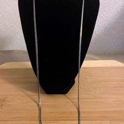 Vintage Trifari silver toned chain 30” inches long necklace