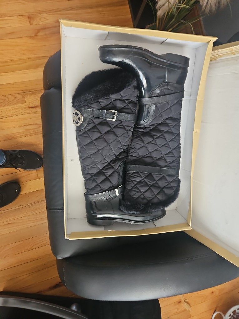 Michaelis Kors Snow Boots Size 9 Fits Size 8 Or 7.5