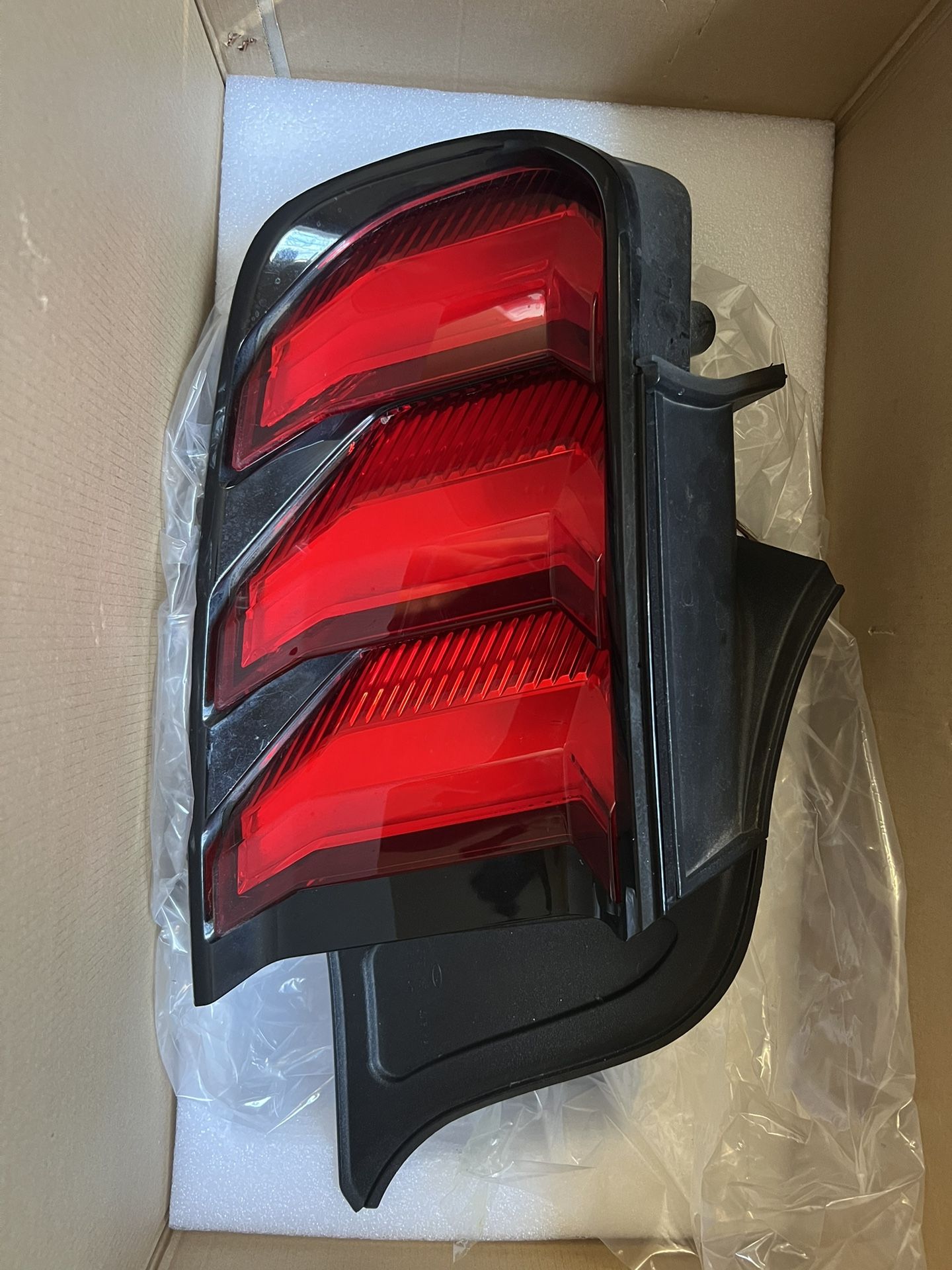 2018-2023 Ford Mustang - Driver and Passenger Side Tail Lights, with Bulbs