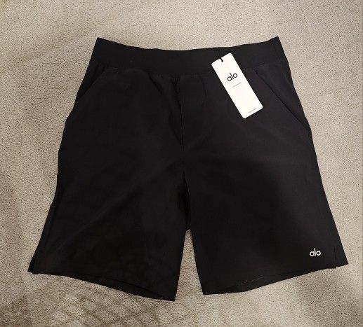 Alo Yoga 9" Repetition Short (Size : LARGE )( Brand New )