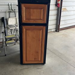 Gametic Double Door Refrigerator With Icemaker Needs Cooling Unit