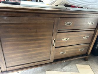 Dresser With Mirror