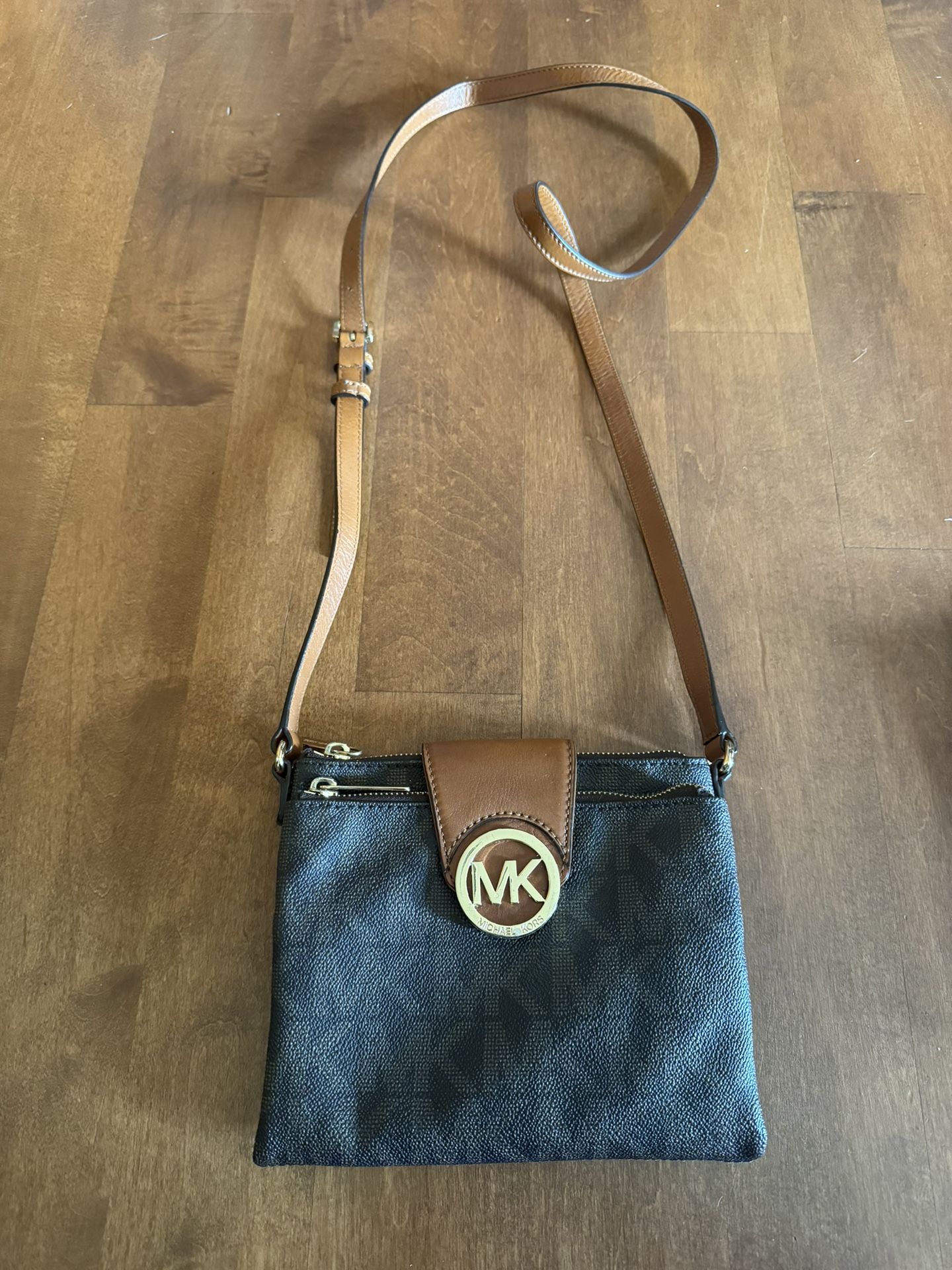 Michael Kors, Small Crossbody Purse Shipping Available