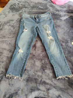SO Distressed Light Wash Cropped Jeans