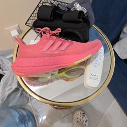 Tennis shoes