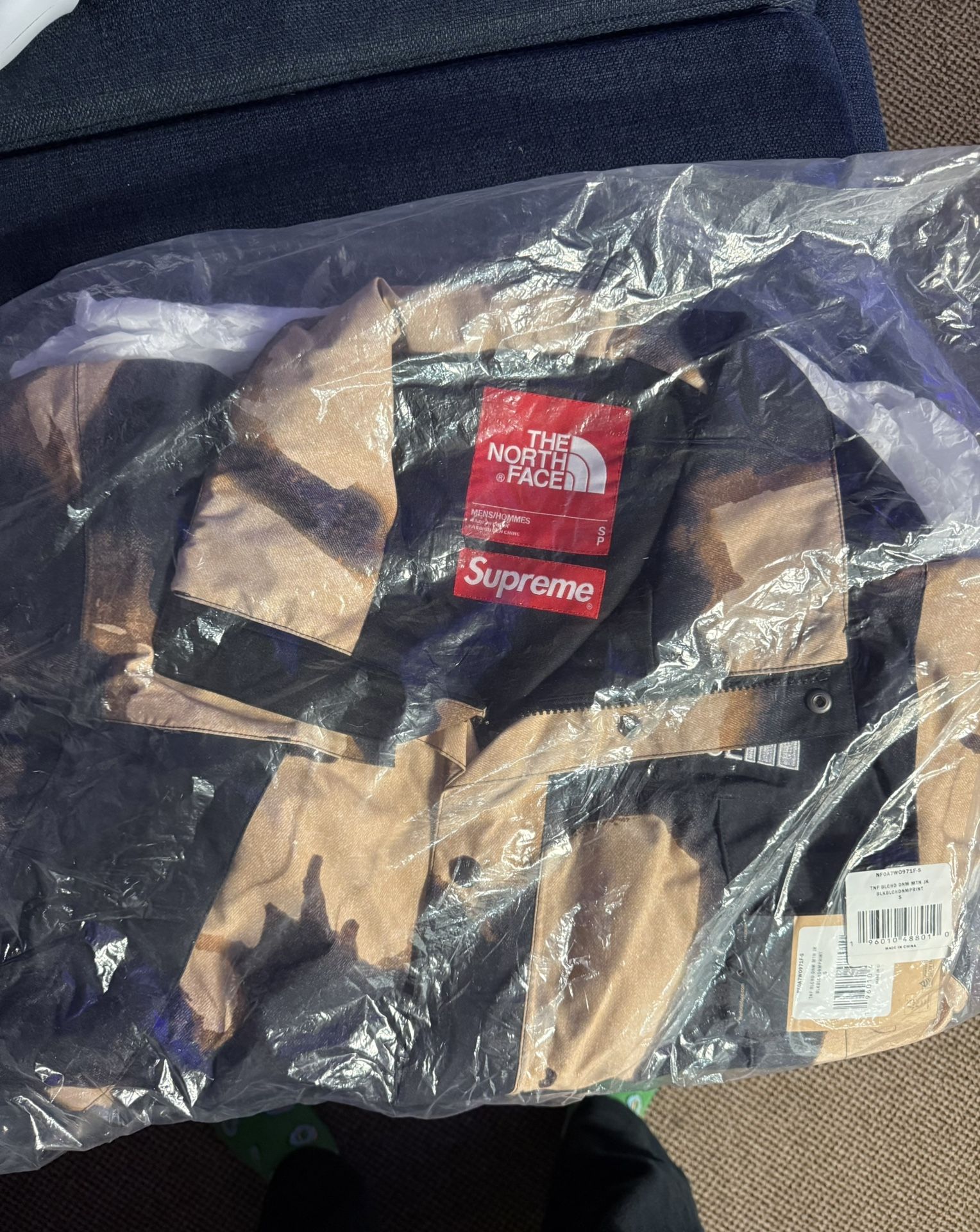 Brand New Supreme TNF Bleached Denim Mountain Jacket Size Small