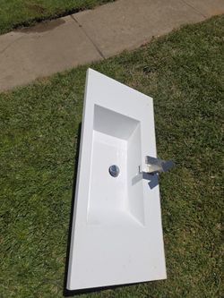 Bathroom Sink W Faucet 417/8 X191/2