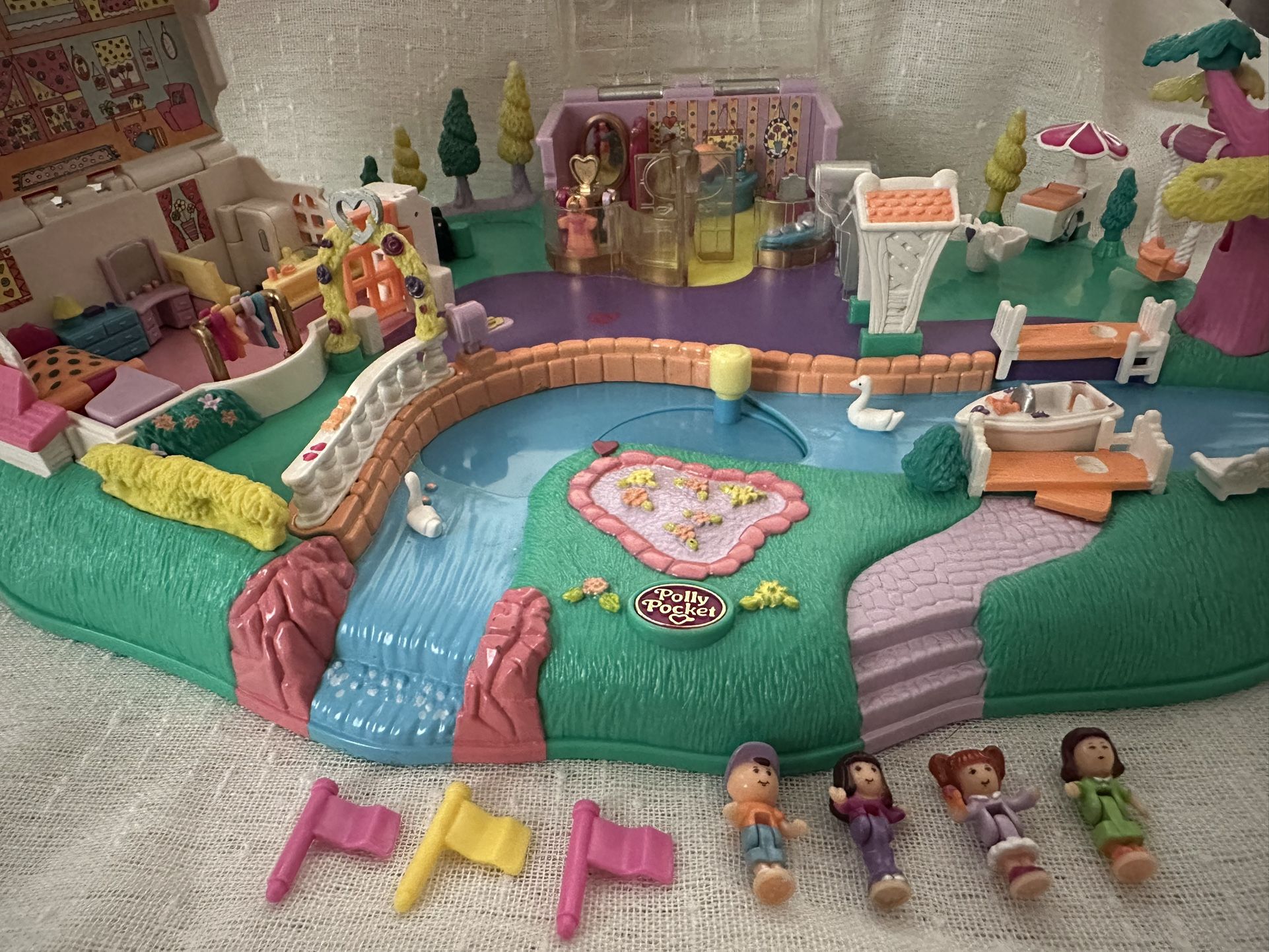 1996 Polly Pocket Magical Movin’ Pollyville