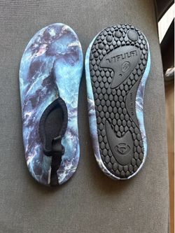 Women’s size 7 beach shoes