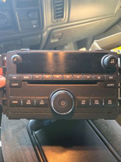 Chevy Suburban 1500 Truck stock Radio - 2007 AMFM CD Player w Auxiliary Input