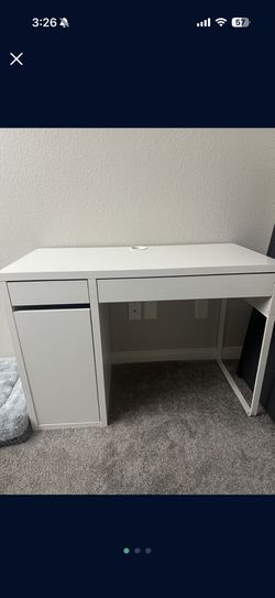 White Desk 