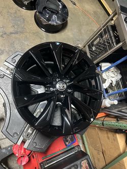 1 Rim 18” Toyota Corolla, solo 1 Rin firm price,,