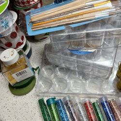 ARTS & CRAFTS SUPPLIES