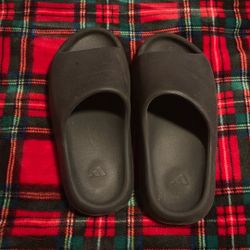 Yeezy Slides BLACK USED SIZE 5
