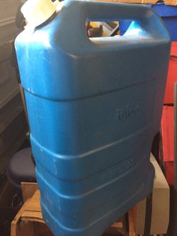 Igloo 6 gallon cargo water container