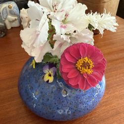 Blue Posey Pot Flower Vase/Frog