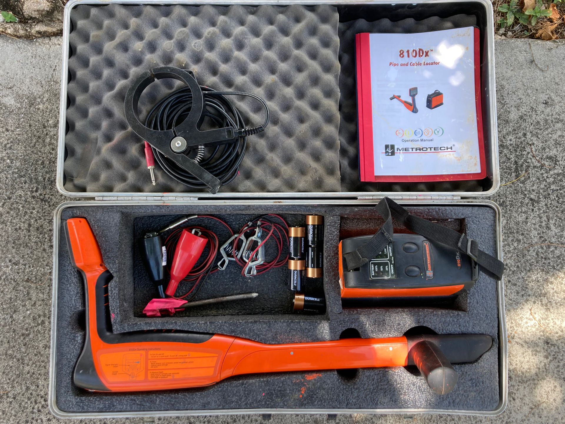 Metrotech 810Dx Cable & Pipe Locator Receiver & Transmitter.