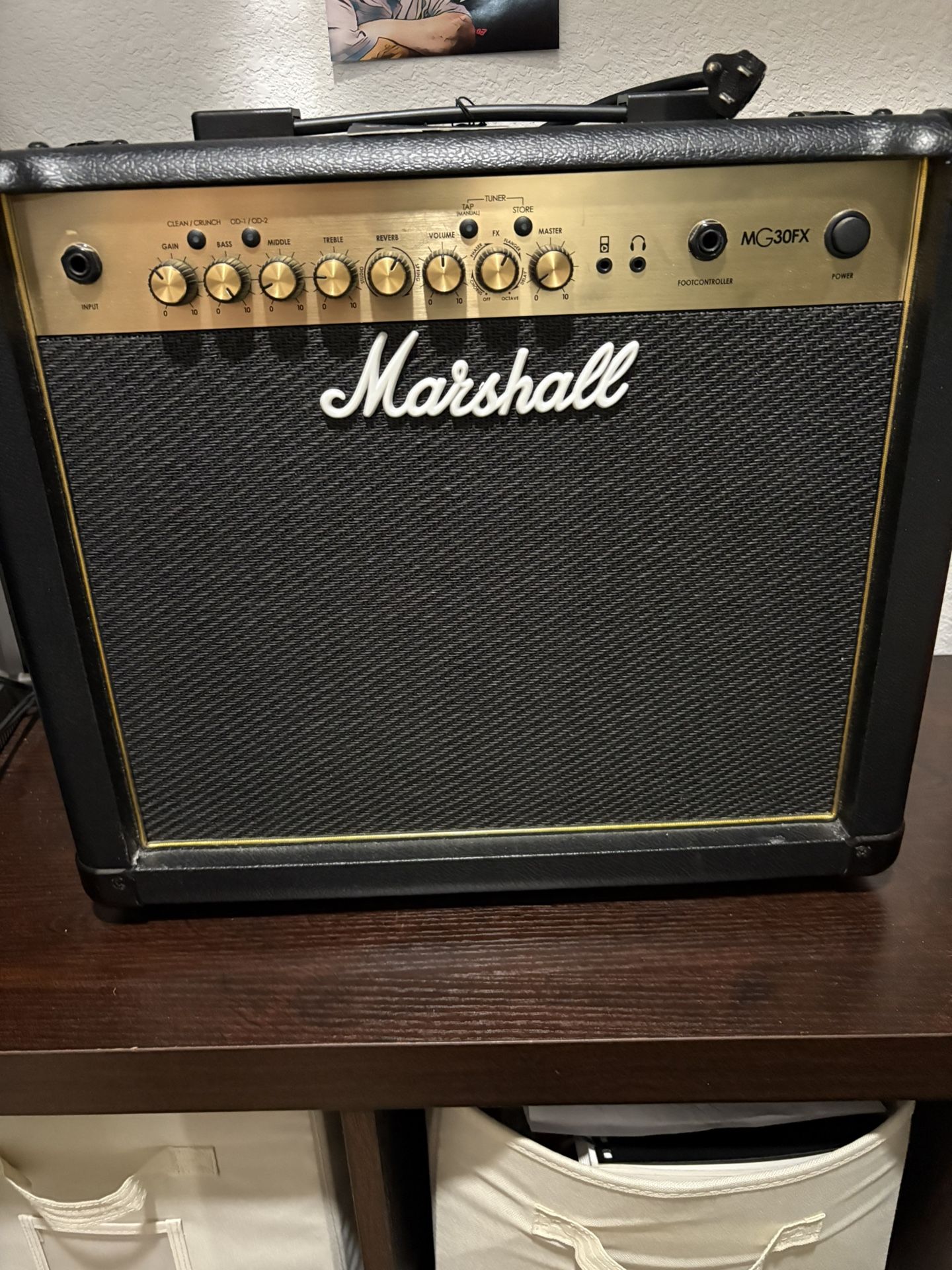 Marshall 30 W Guitar Amp. Marshall Footpedal.
