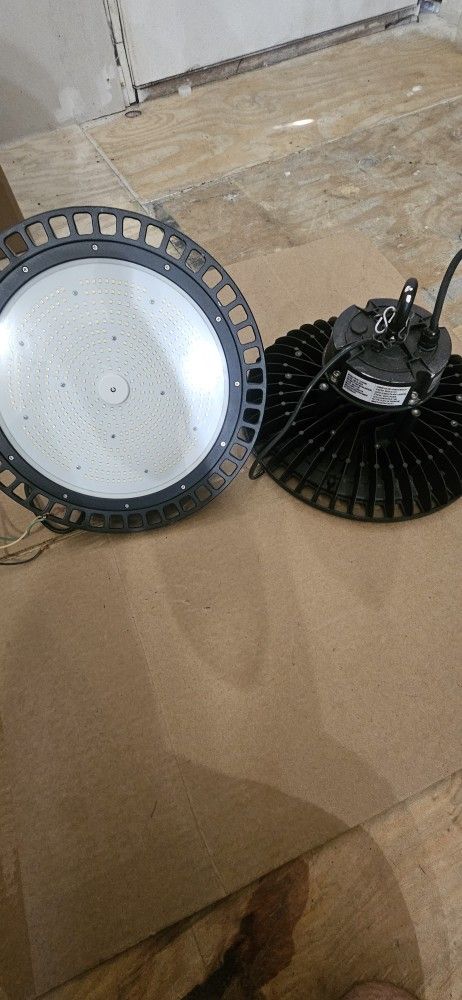 UfO  Led  Lights  200 Watts  100 - 277v.   