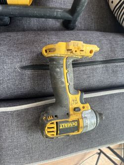 Dewalt Driver Y Radio De 18 Volts