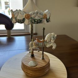 VINTAGE single Horse Carousel Music Box