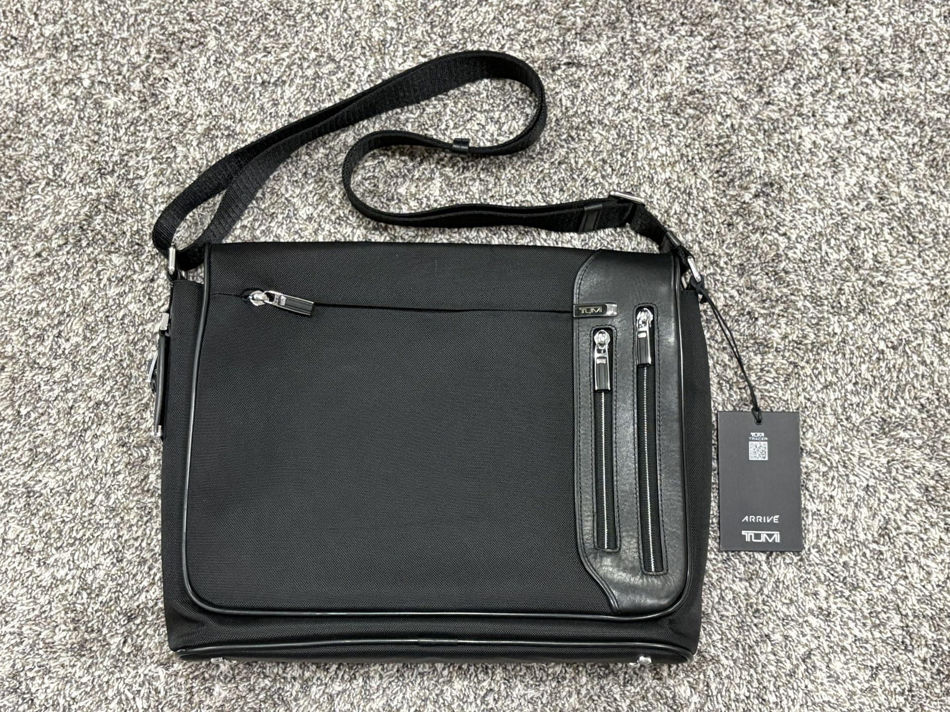 TUMI Arrive ‘Lambert’ Black Nylon / Leather Crossbody Messenger Bag - 25172D