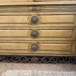 Muebles de madera sólida muy resistente