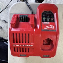 Milwaukee Rapid Charger M18 / M12 