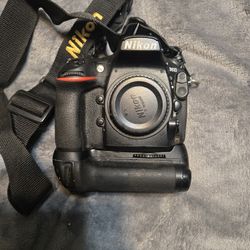 Nikon D810 Pro Camera with Nikon Extended Battery Pack 