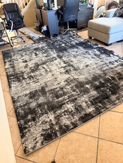 LIKE NEW Beautiful Area Rug. 10’ x 7’