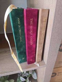 Velvet books