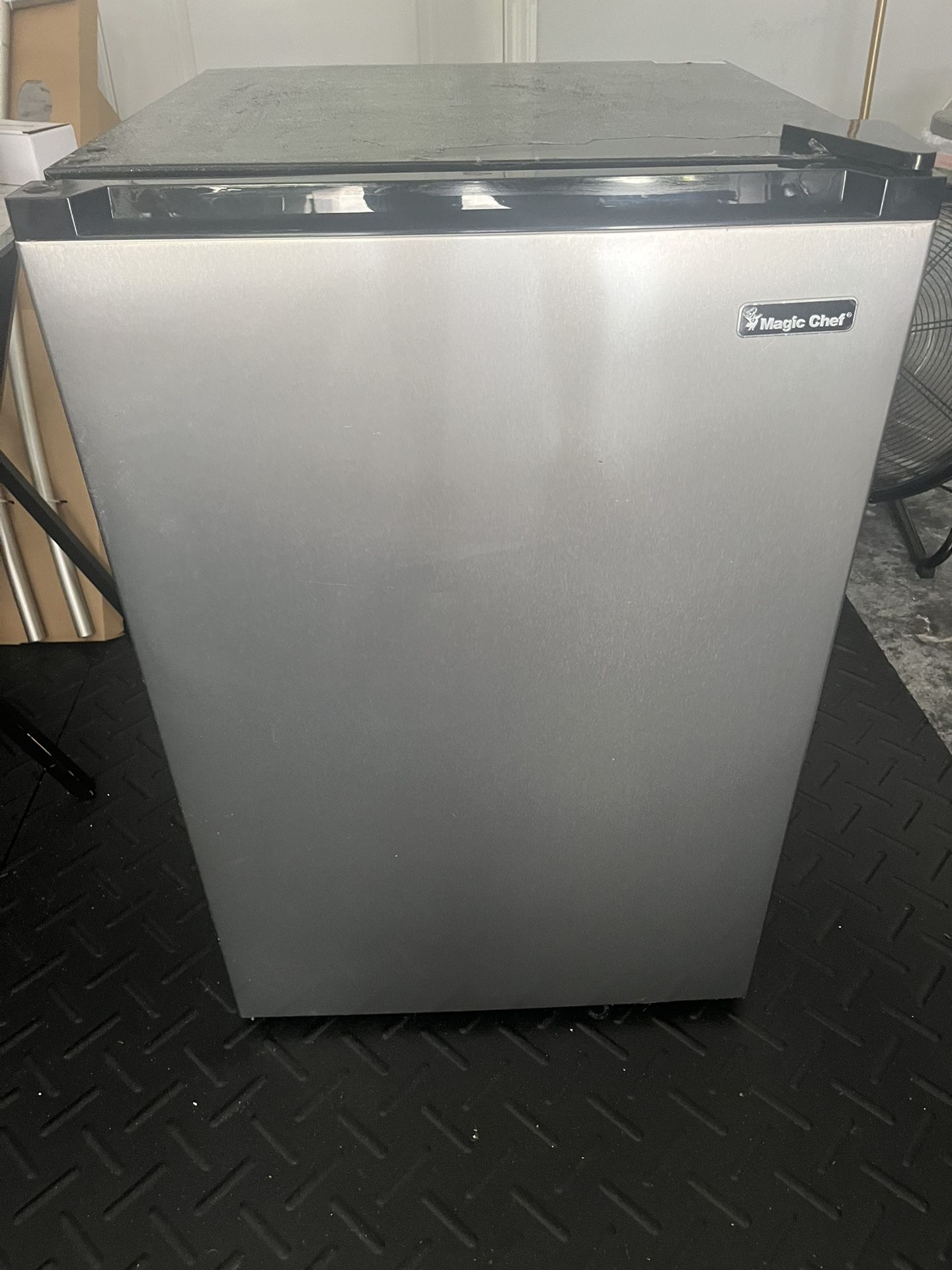 Magic chef mini fridge