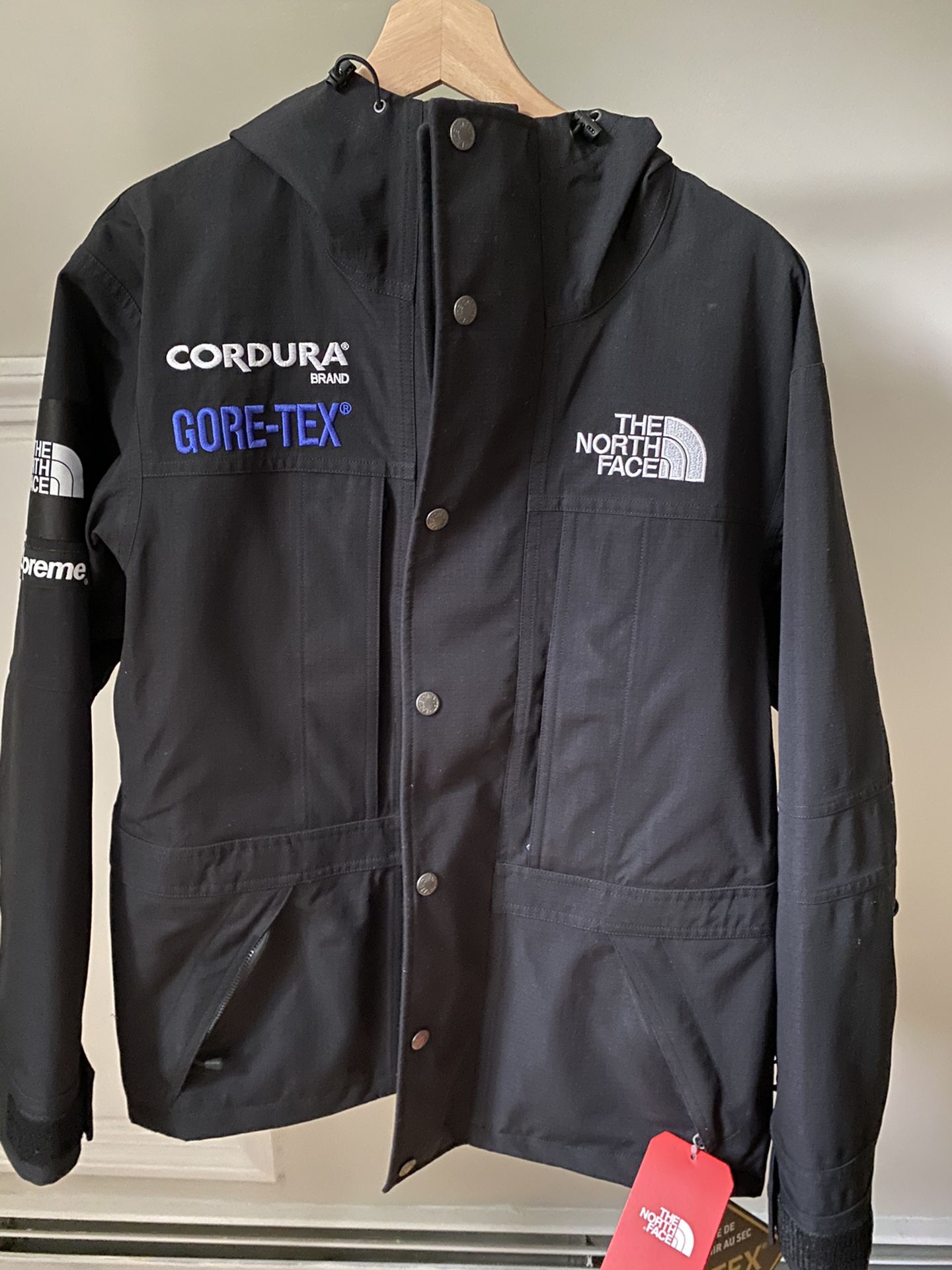 Supreme The North Face Expedition (FW18) Jacket Black for Sale in East  Greenwich, RI - OfferUp