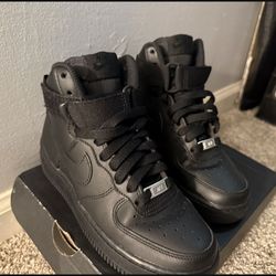 Nike Air Force 1 '07 Mid Triple Black Size 5 Men's brand new