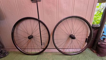 DT Swiss rims, 24mm internal width tubeless ready, 24h