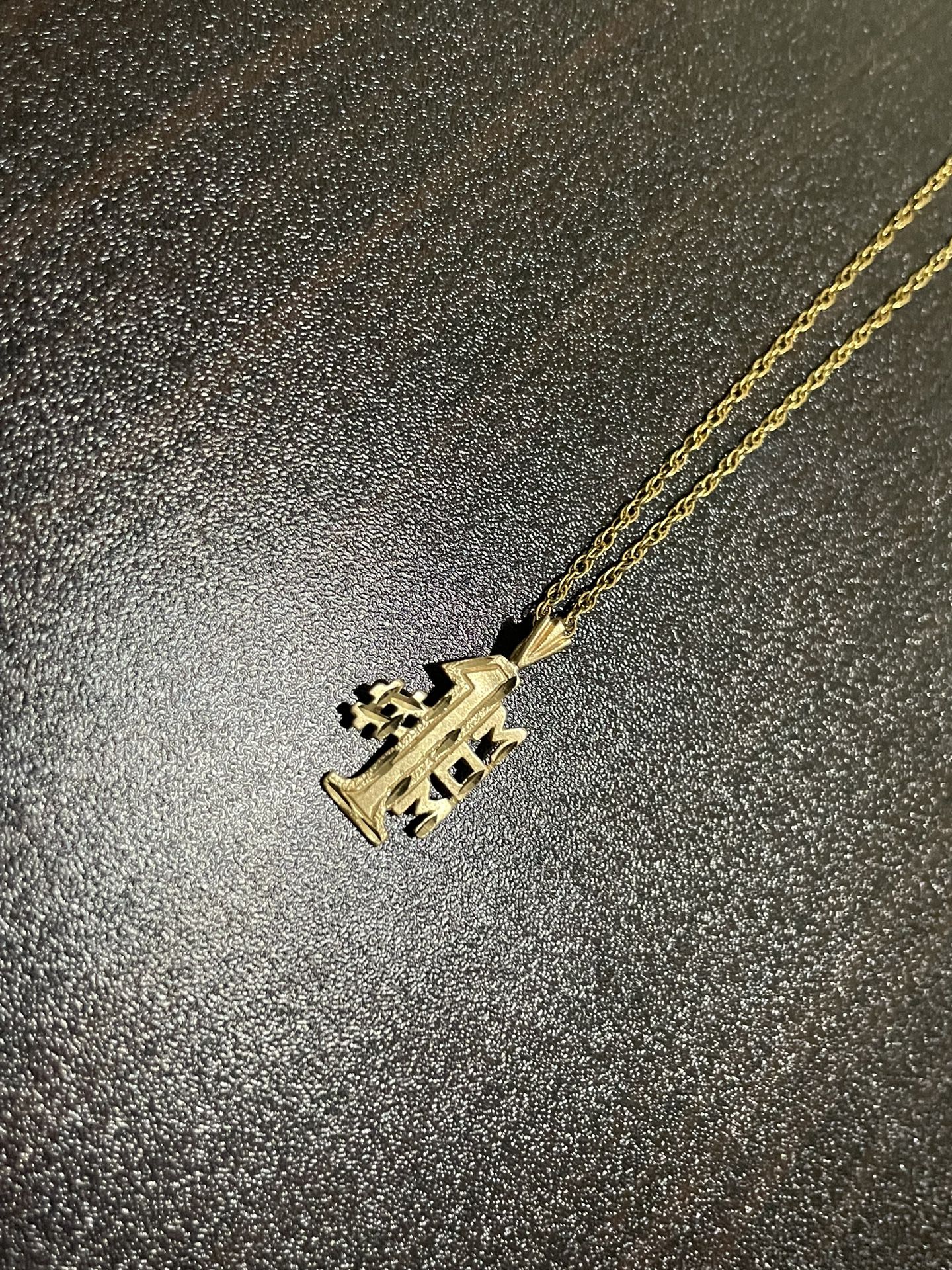 14K Gold #1Mom Chain And Charm 
