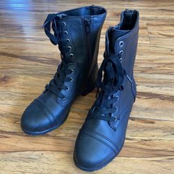 Women’s Boots Size 6