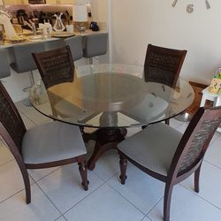 Glass centered circular table