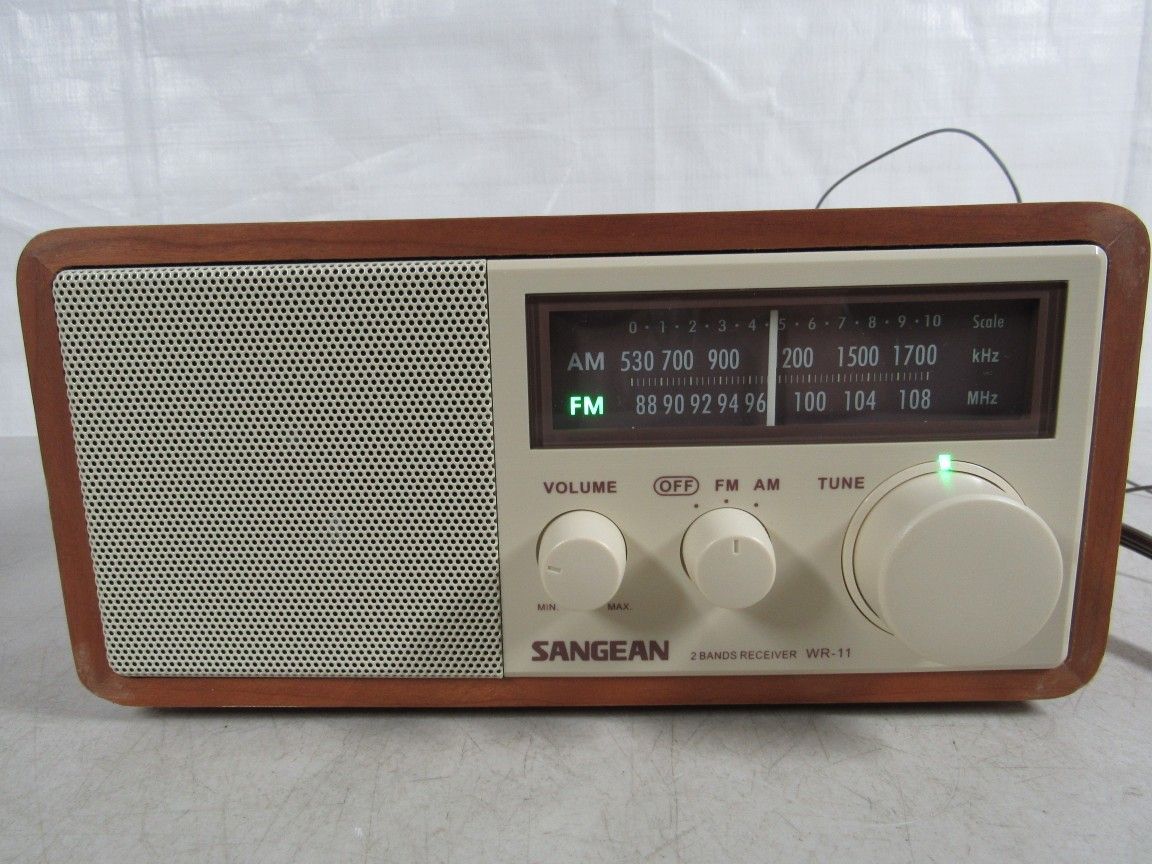 Sangean WR-11 AM/FM Table Top Radio 2 Band Receiver Wood Cabinet VGC