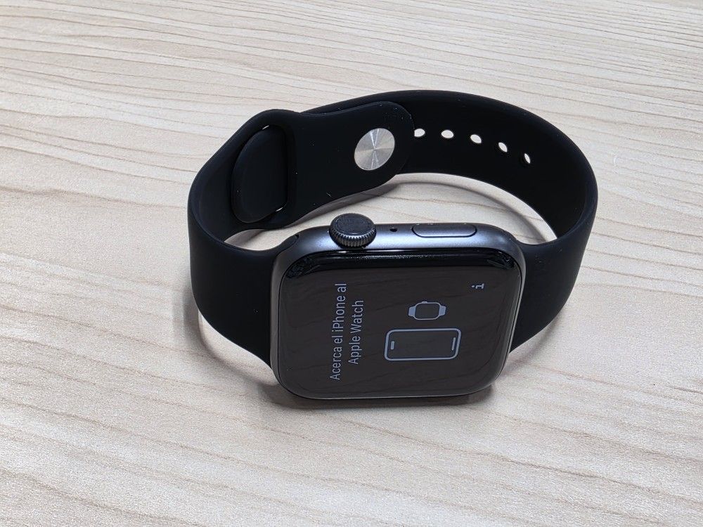 Apple Watch Seried 6 ,44MM. Store Pick Up Only.     Firm Price. El Precio Es Firme.