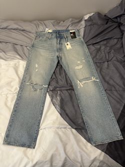 Levi’s 501 Original Premium Jeans Men’s — NEW — 100% Cotton — Light Blue Distressed — Button Fly — W33 L30 (33x30)