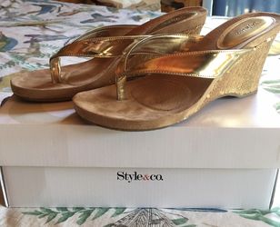 Women’s Gold Sandal Wedge 9M