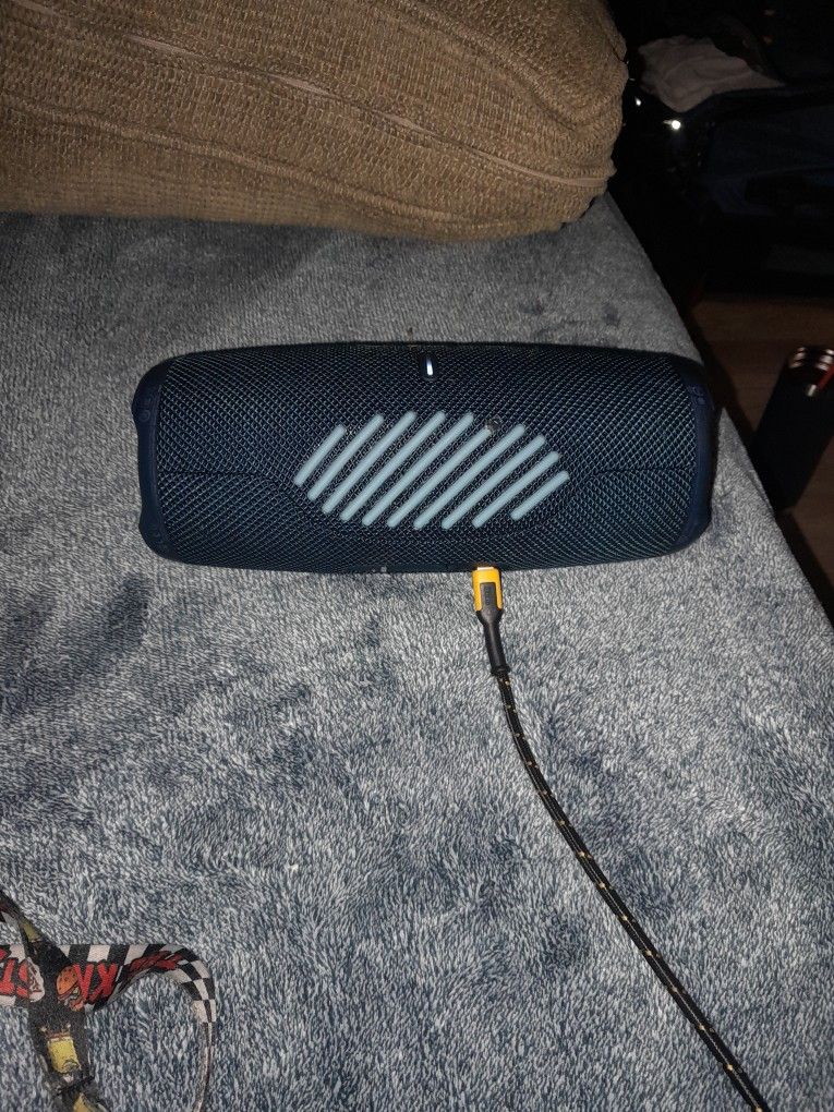 JBL CHARGE 5 " BLUE- EXCELLENT!