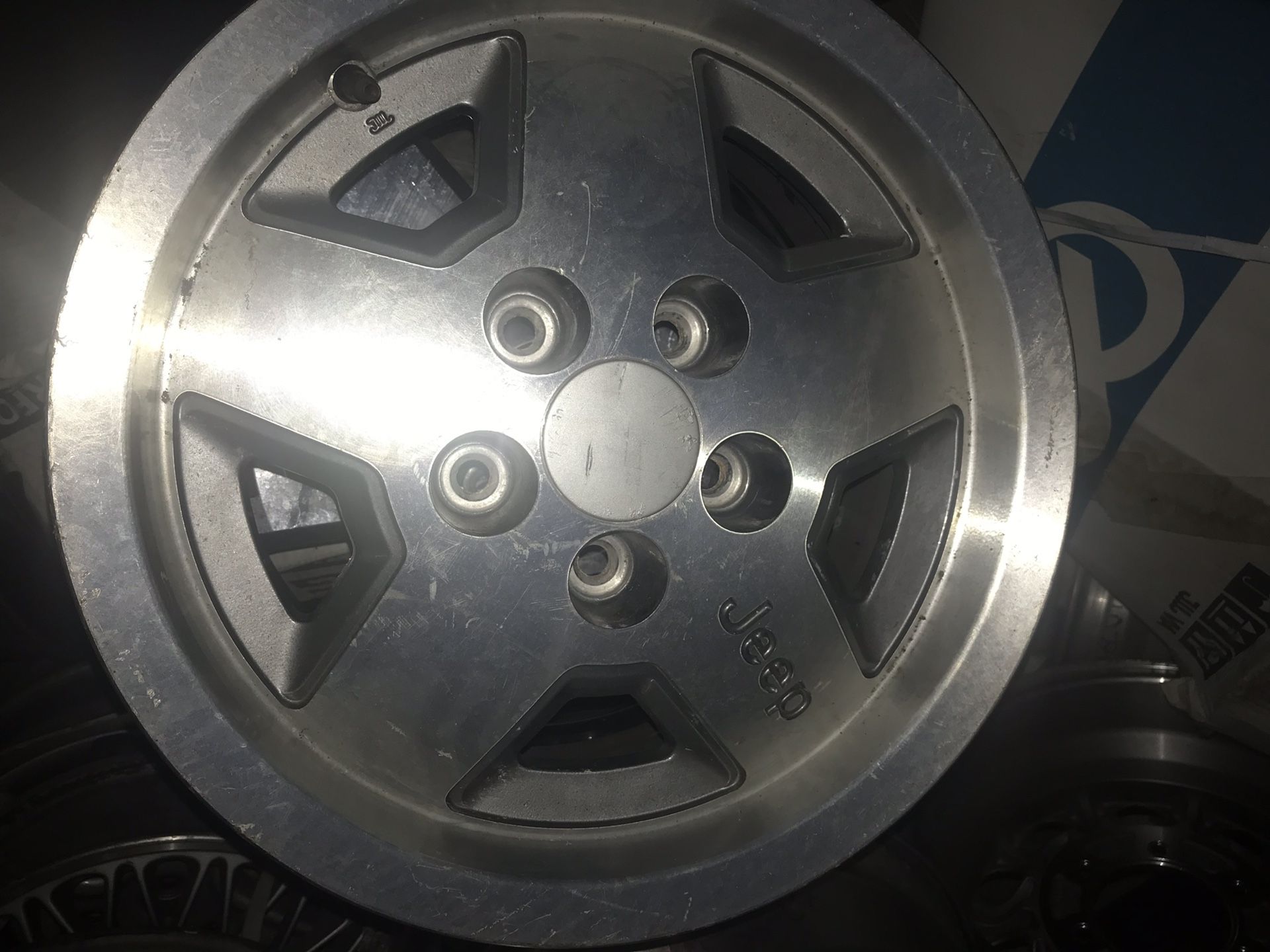 1 Jeep Cherokee , wrangler wheel 15” 1987-1993