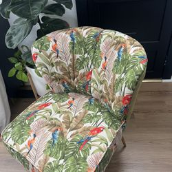 New Accent Chair. - Delivery 