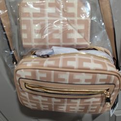 👜 BEAUTIFUL 2 PIECE NEW PURSE WITH WRISTLET 