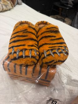 Bravest chief keefTiger Claw Mule Slippers size 13