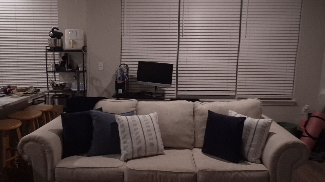 Complete Living Room Set β Queen Pull-Out Couch + Loveseat + Tables + Lamps β Excellent Condition
