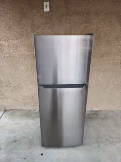 28x30x60 INSIGNIA FRIDGE 14CUFT SILVER 3MONTHS WARRANTY