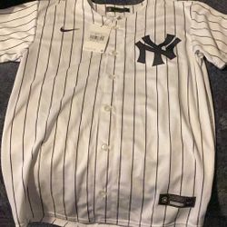 New York Yankees Jersey Aaron Judge #99 MLB Baseball  Kids Size Large 14-16 Jersey Nike Engineered New With Tags 